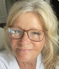 Silvia Fernández — 58 años